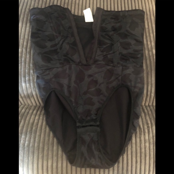 CACHE undergarment shaper size medium - Picture 2 of 4